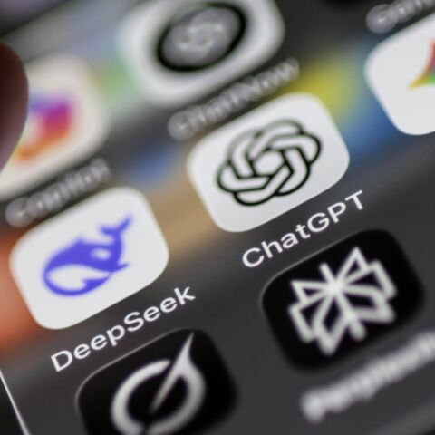 Τεχνητή νοημοσύνη: Η χρήση του ChatGPT στις σπουδές επιταχύνει τις εργασίες, αλλά αποδυναμώνει τη μνήμη και την κριτική σκέψη, σύμφωνα με πείραμα σε φοιτητές.