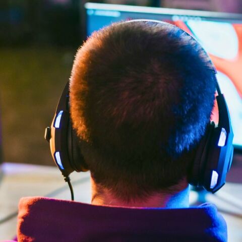 Fake news, deepfakes και γενιά Α: Η μάχη για την αλήθεια αρχίζει από την παιδική ηλικία