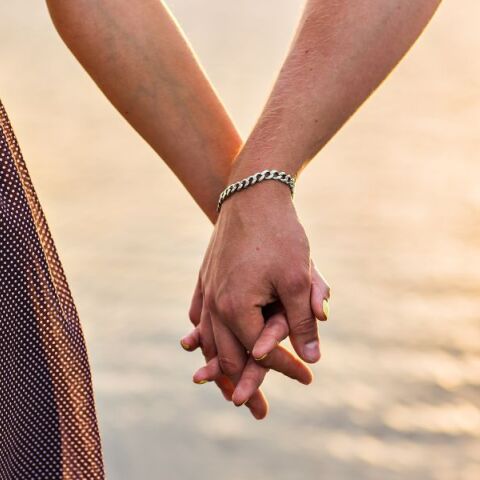 Ειδικός στις σχέσεις εξηγεί γιατί η άμεση «αντικατάσταση» συντρόφου μετά από έναν χωρισμό μπορεί να αποβεί μοιραία αν δεν υπάρχει ειλικρίνεια και αυτογνωσία.