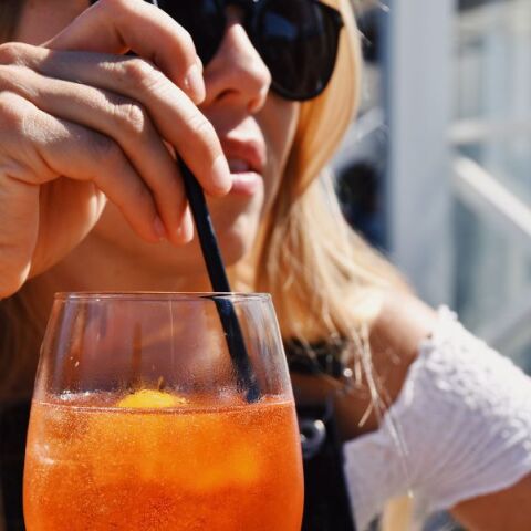 Αποζημίωση 300.000 δολαρίων σε επιβάτιδα που τραυματίστηκε μετά από υπερκατανάλωση αλκοόλ σε κρουαζιερόπλοιο - Δικαστήριο έκρινε εν μέρει υπεύθυνη την εταιρεία