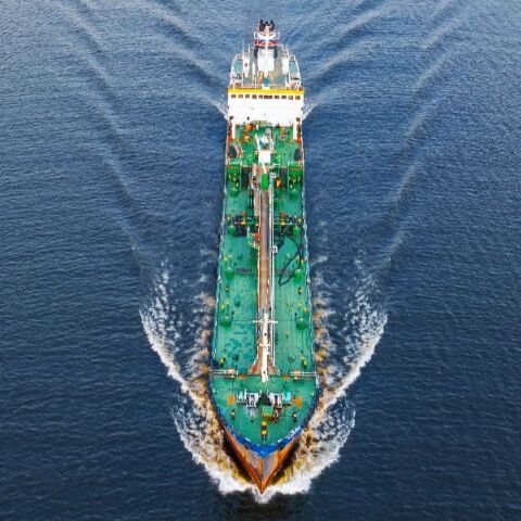 Το Ιράν απειλεί ότι θα ξανακλείσει τα Στενά του Ορμούζ αν συνεχιστεί ο ναυτικός αποκλεισμός των ΗΠΑ