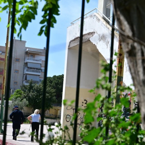 To σημείο από όπου έπεσε η 13χρονη στο σχολείο της στο Χαϊδάρι