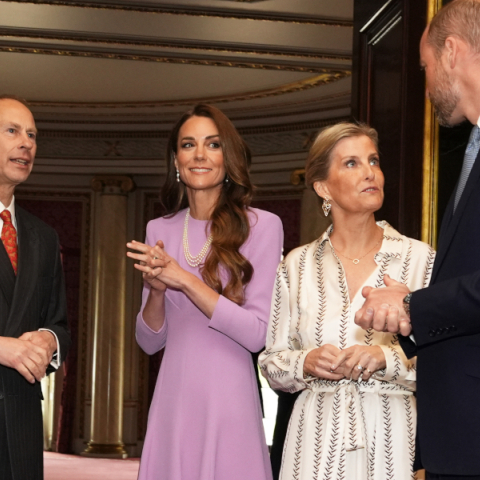 Η Κέιτ Μίντλετον απέτισε φόρο τιμής την βασίλισσα Ελισάβετ 