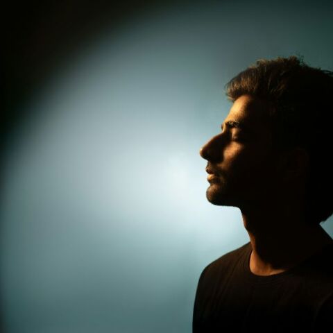 Πώς το στρες «φρενάρει» την ανδρική γονιμότητα και επηρεάζει το σπέρμα