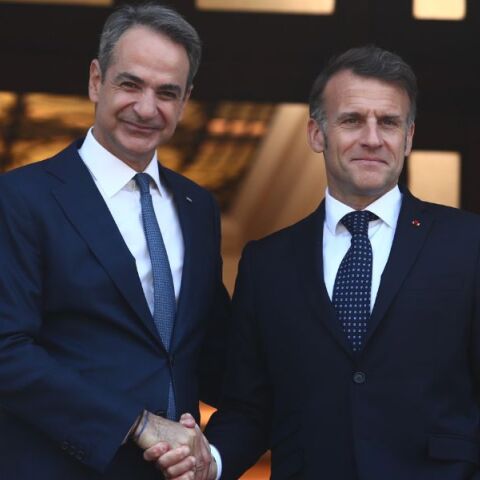Στο Μαξίμου ο Εμανουέλ Μακρόν για συνάντηση με τον Κυριάκο Μητσοτάκη και την ανανέωση της αμυντικής συνεργασίας - Το πρόγραμμα των δύο ηγετών