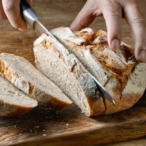 Νέα έρευνα αποκαλύπτει ότι το ψωμί αυξάνει το βάρος και το λίπος μειώνοντας τις καύσεις, ακόμα και όταν οι θερμίδες παραμένουν σταθερές