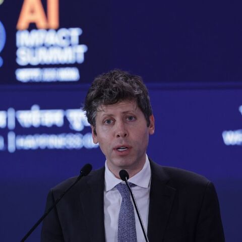 Ο Σαμ Άλτμαν ζήτησε συγγνώμη γιατί η OpenAI δεν ειδοποίησε την αστυνομία πριν από μαζική επίθεση στον Καναδά με 8 νεκρούς.