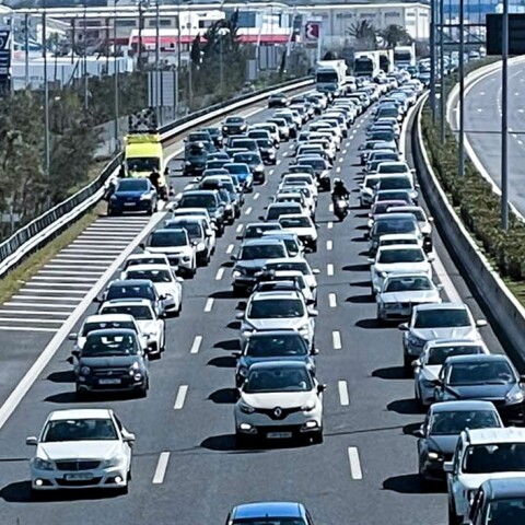 Τροχαίο με σύγκρουση οχημάτων στην Αττική Οδό