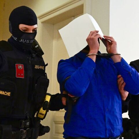 Αυστριακός 21 ετών ομολόγησε ότι σχεδίαζε επίθεση σε συναυλία της Τέιλορ Σουίφτ στη Βιέννη - Αντιμέτωπος με 20 χρόνια φυλάκιση για τρομοκρατία.