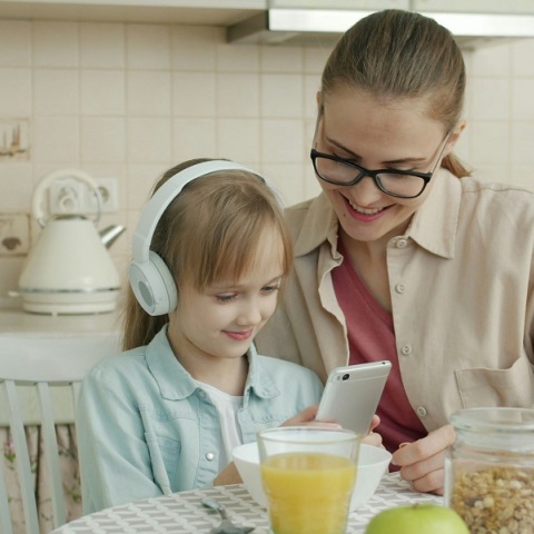 Απαγόρευση social media στους ανηλίκους: Λύση ή επικίνδυνη απλούστευση;