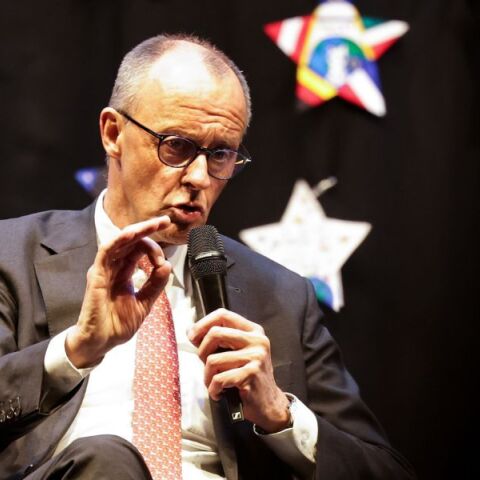 Ο Φρίντριχ Μερτς κατηγορεί τον Τραμπ για διπλωματική ήττα από το Ιράν - Η Τεχεράνη προωθεί πρόταση για τα Στενά του Ορμούζ και στρέφεται στη Ρωσία για στήριξη