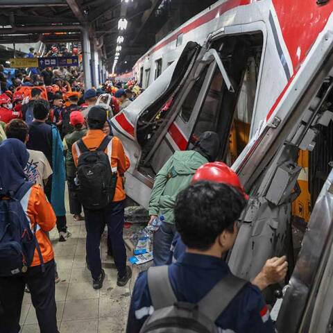 Φονική σύγκρουση τρένων στην Ινδονησία