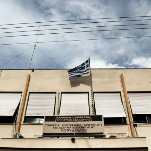 Επιχείρηση της ΕΛΑΣ στο Ειδικό Κέντρο Ψυχικής Υγείας Κορυδαλλού - Κατασχέθηκαν κινητά και κάνναβη, ένας κρατούμενος συνελήφθη