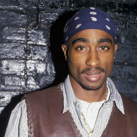 Η οικογένεια του Τούπακ Σακούρ κατέθεσε αγωγή στο Λος Άντζελες για τη δολοφονία του 1996, ζητώντας απαντήσεις για τη «συνωμοσία» πίσω από τον θάνατο του ράπερ.