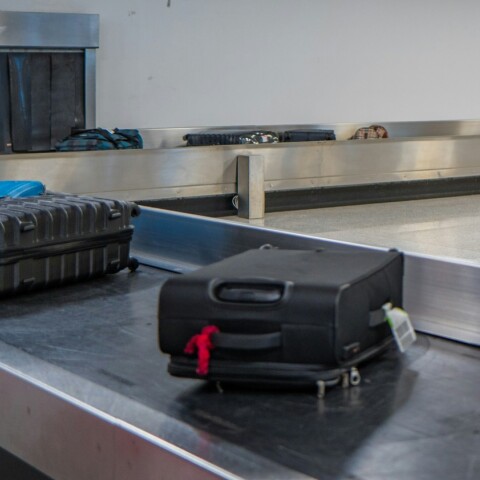 Συνελήφθη 20χρονος που έκλεβε βαλίτσες στο «Ελευθέριος Βενιζέλος» - Το χρονικό της υπόθεσης