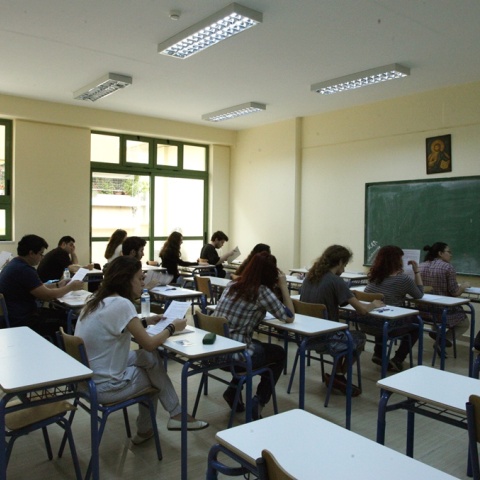 Μαθητές σε τάξη σχολείου