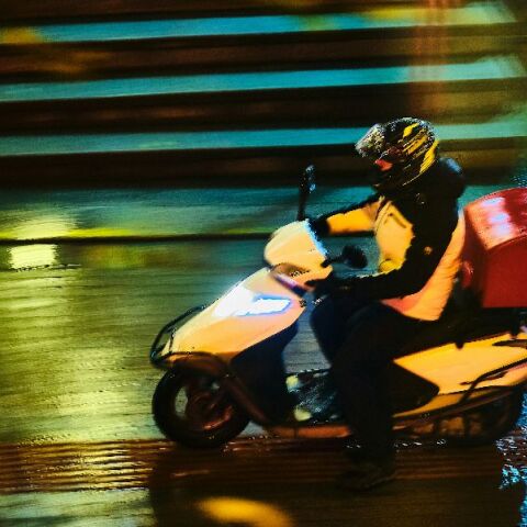 Κηφισιά: «Της πέταξε πέτρα στο πρόσωπο από απόσταση 1 μέτρου» -  Νέα μαρτυρία για τον ντελιβερά 