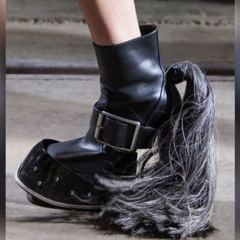 Τα εκκεντρικά παπούτσια του Alexander McQueen