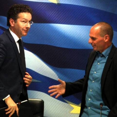 Γιάνης Βαρουφάκης και Γερούν Ντάισελμπλουμ το 2015 © EUROKINISSI /ΤΑΤΙΑΝΑ ΜΠΟΛΑΡΗ
