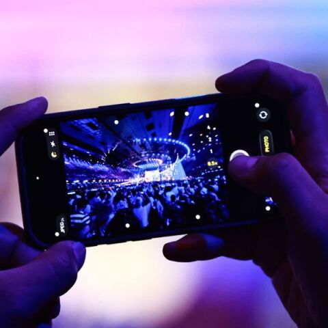 Eurovision 2026: Τι θα δουν οι τηλεθεατές στις χώρες που απέχουν - Από κωμικές σειρές έως ντοκιμαντέρ για τη Γάζα – Τα εναλλακτικά προγράμματα των δικτύων 