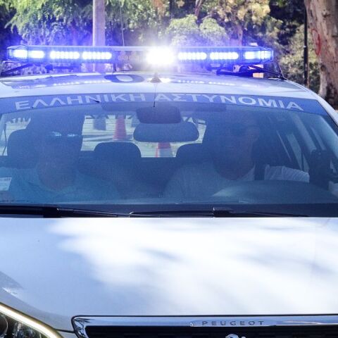 Ρόδος: Συνέλαβαν παππού, πατριό και ιδιοκτήτρια καταστήματος - Επέτρεψαν την κατανάλωση αλκοόλ σε 14χρονο