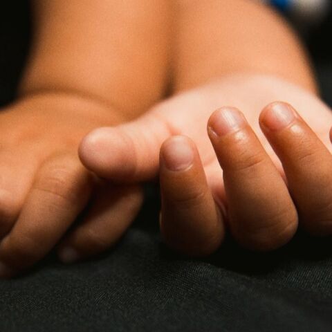 Χανιά: Δίωξη για απόπειρα ανθρωποκτονίας και στους δύο γονείς για την κακοποίηση της 3χρονης