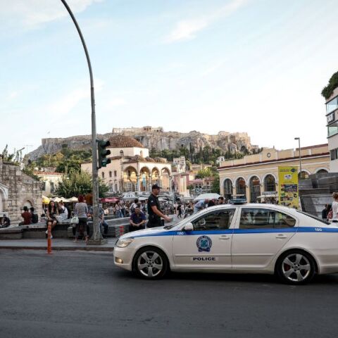 Συμμορία τεσσάρων ανηλίκων επιτέθηκε βίαια και λήστεψε μια 20χρονη στο κέντρο της Αθήνας - Οι δράστες είχαν απασχολήσει ξανά τις Αρχές για ληστεία