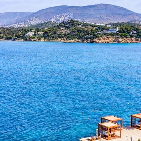 Γενικά αίθριος καιρός σήμερα με τοπικές νεφώσεις και καταιγίδες στα ορεινά το απόγευμα - Η θερμοκρασία θα φτάσει τους 33 με 34 βαθμούς τοπικά.