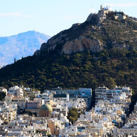 Λόφος του Λυκαβηττού: Άγνωστος ακολούθησε 22χρονη και της επιτέθηκε