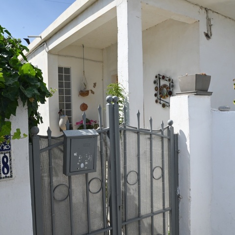 Το σπίτι όπου διαπράχθηκε η διπλή δολοφονία στο Αίγιο