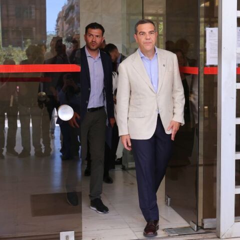 Προεκλογικές συγκρούσεις για τρεις σε θολό τοπίο