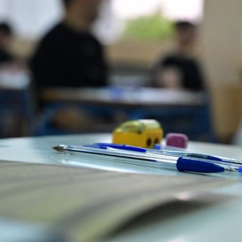 Στυλό, μολύβια και τετράδιο απαντήσεων των Πανελληνίων 2026