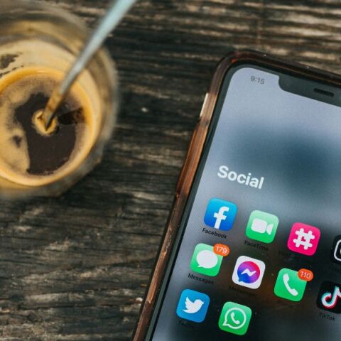 Αποκαθίσταται σταδιακά η λειτουργία Facebook και Instagram 