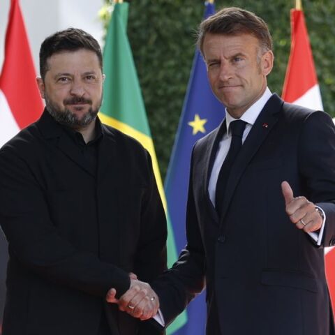Στη σύνοδο των G7 στο Εβιάν έφτασε ο Βολοντίμιρ Ζελένσκι, επιδιώκοντας μια κρίσιμη συνάντηση με τον Ντόναλντ Τραμπ για το μέλλον της Ουκρανίας.