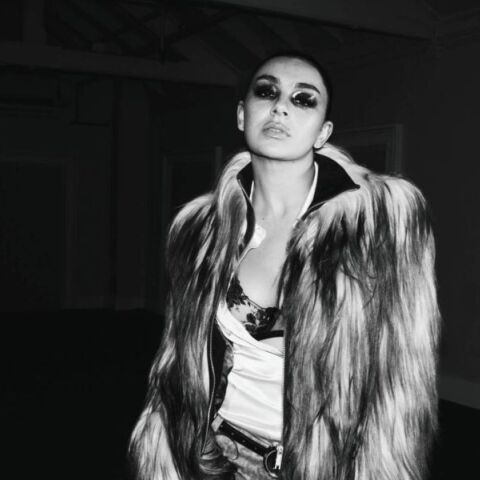 Η Charli XCX αποκαλύπτει ότι περνά τη δυσκολότερη ψυχική φάση της ζωής της, μιλά για την πίεση των social media και το νέο της άλμπουμ, Music, Fashion, Film