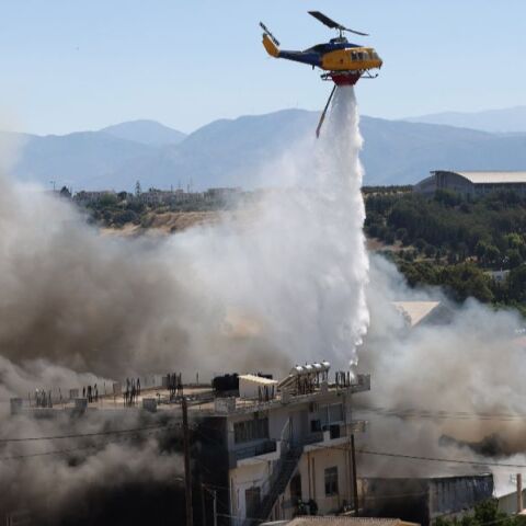 Ηράκλειο Κρήτης: Σε ύφεση η φωτιά - Κάηκαν 3 σπίτια, καταστράφηκαν ολοσχερώς δύο επιχειρήσεις