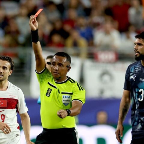 Η FIFA απέκλεισε τον σχολιαστή Χόρχε «Τσίπι» Βέρα από το Μουντιάλ 2026 μετά το υβριστικό ξέσπασμά του κατά Ινφαντίνο, διαιτητή και προέδρου CONMEBOL 