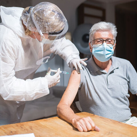 #TheVacciNakedTruth: Η αξία του διά βίου εμβολιασμού