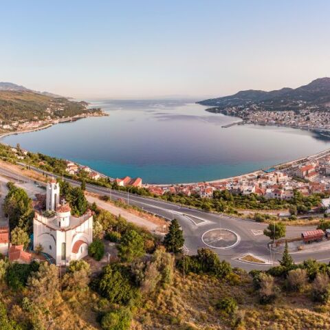 Σάμος: Εντυπωσιακά τοπία, κρυστάλλινα νερά, φυσική ομορφιά και προσιτό κόστος διακοπών