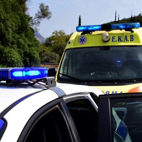 Ασθενοφόρο και περιπολικό