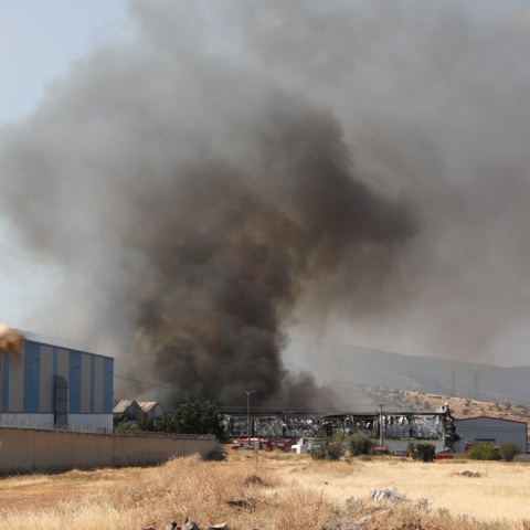 Φωτιά στον Ασπρόπυργο: Στους 6 οι τραυματίες, δύο διασωληνωμένοι