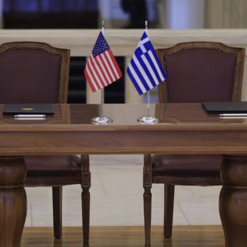 Ελλάδα και ΗΠΑ ενισχύουν τη συνεργασία τους σε αντιτρομοκρατία, οργανωμένο έγκλημα και συνοριακή ασφάλεια - Συμφωνήθηκε στενότερος επιχειρησιακός συντονισμός.