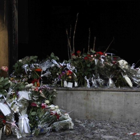 Η τρομοκρατία, η υπόθεση Marfin και η πόλωση Δεξιάς-Αριστεράς αναζωπυρώνουν τον δημόσιο διάλογο για την πολιτική βία.