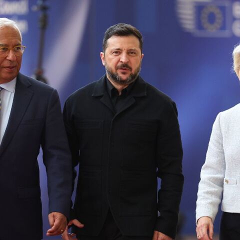 Στο Παρίσι συνεδριάζουν 37 κράτη για την ενίσχυση της Ουκρανίας, την αεράμυνα και νέες κυρώσεις στη Ρωσία - Την Ελλάδα εκπροσωπεί ο Κυριάκος Μητσοτάκης.