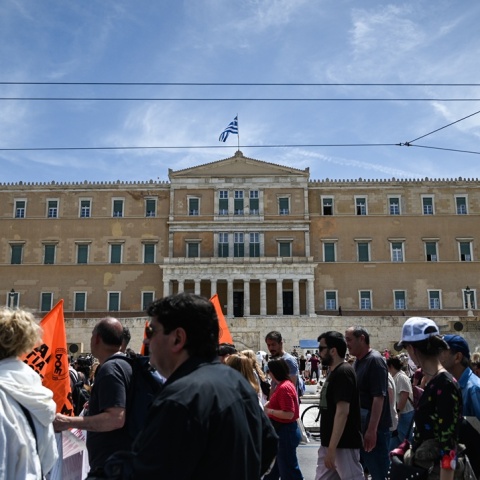 Στιγμιότυπο από κινητοποίηση της ΑΔΕΔΥ μπροστά από τη Βουλή
