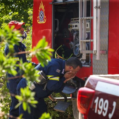 Υπό έλεγχο τέθηκε η φωτιά στα Βασιλικά Θεσσαλονίκης - Στο σημείο παραμένουν δυνάμεις της Πυροσβεστικής για την πλήρη κατάσβεση και τον περιορισμό κινδύνου.