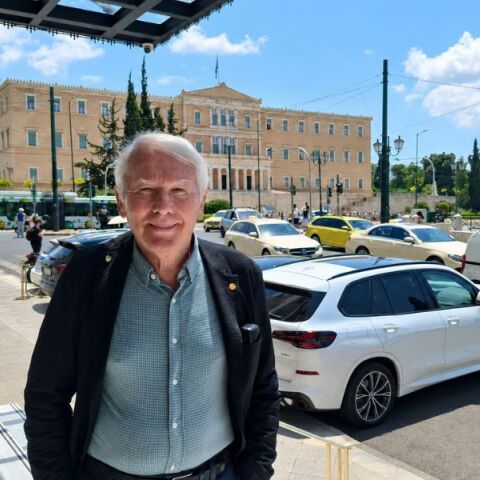 Στο σύμπαν του Δημήτρη Νανόπουλου: Να αυτοκτονήσω ή να φτιάξω καφέ;
