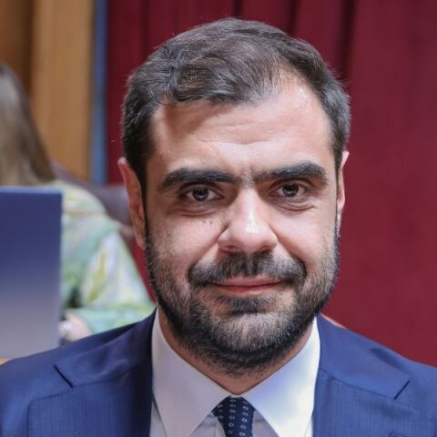Ο Παύλος Μαρινάκης ανέφερε ότι οι μετανάστες στη Λέσβο μειώθηκαν από 19.000 σε 277 και ότι οι αφίξεις έχουν πέσει κατά 94% από το 2015 