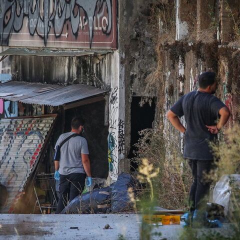 Μυστήριο στην Κυψέλη: Εξετάζεται το ενδεχόμενο θανάτου από χρήση ουσιών - Τι έδειξε η νεκροψία για τη γυναίκα που βρέθηκε σε βαλίτσα