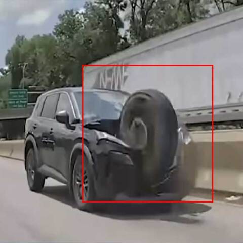 Ελαστικό διαλύει SUV σε αυτοκινητόδρομο της Φιλαδέλφεια